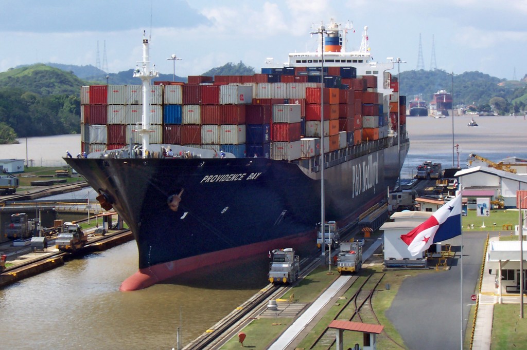 Ship_Providence_Bay_at_panama_canal