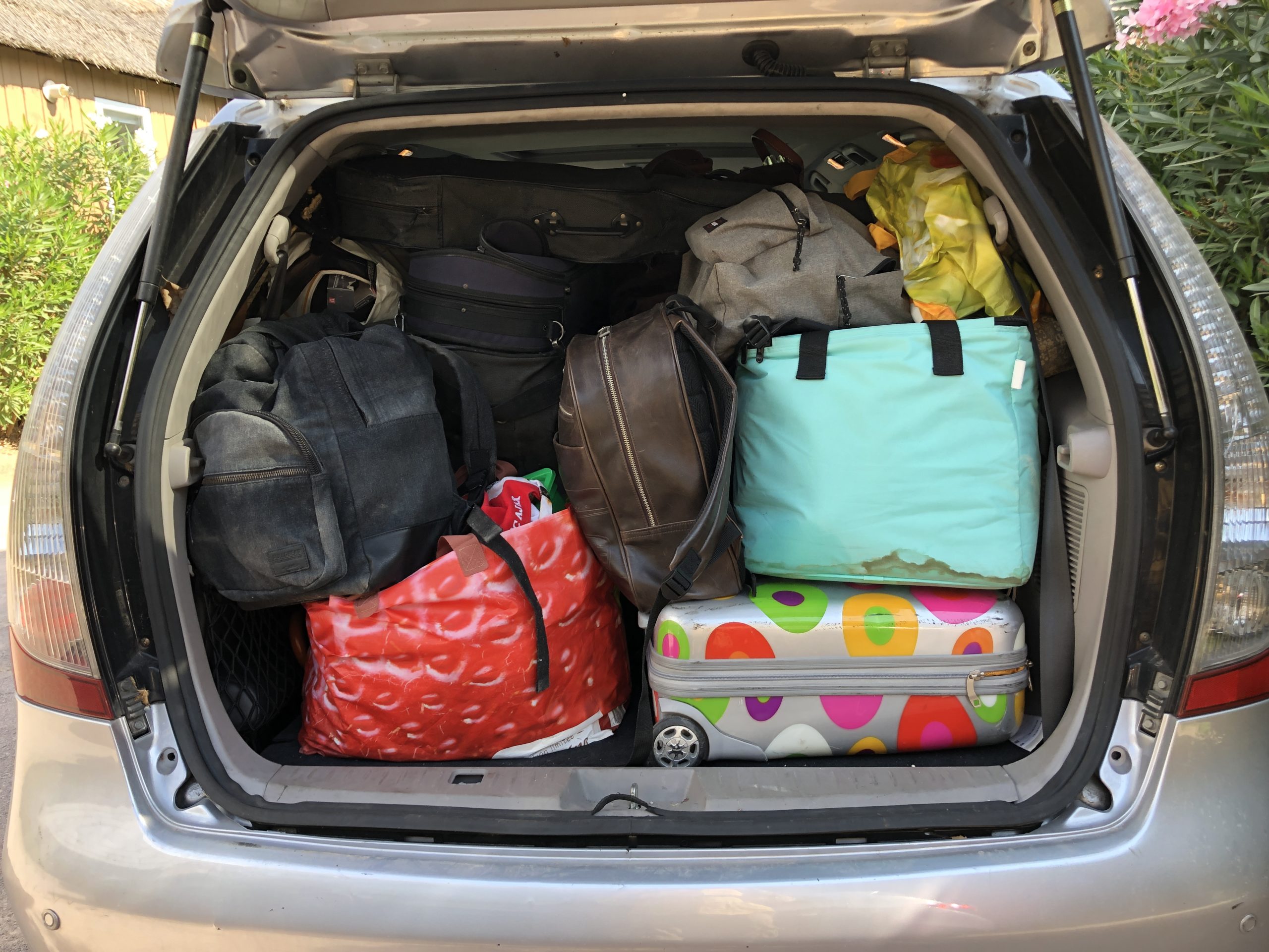 À quand des bagages adaptés au coffre de votre voiture !